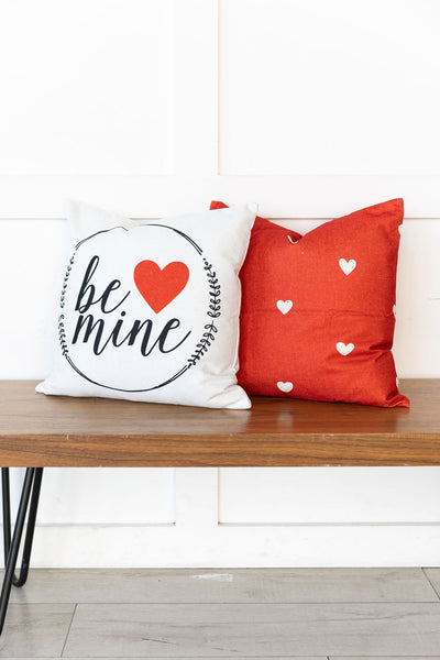 Be Mine Wreath / Valentines Day / Holiday Pillow / Pillow Cover / Accent Pillow / 18x18 / Machine Washable